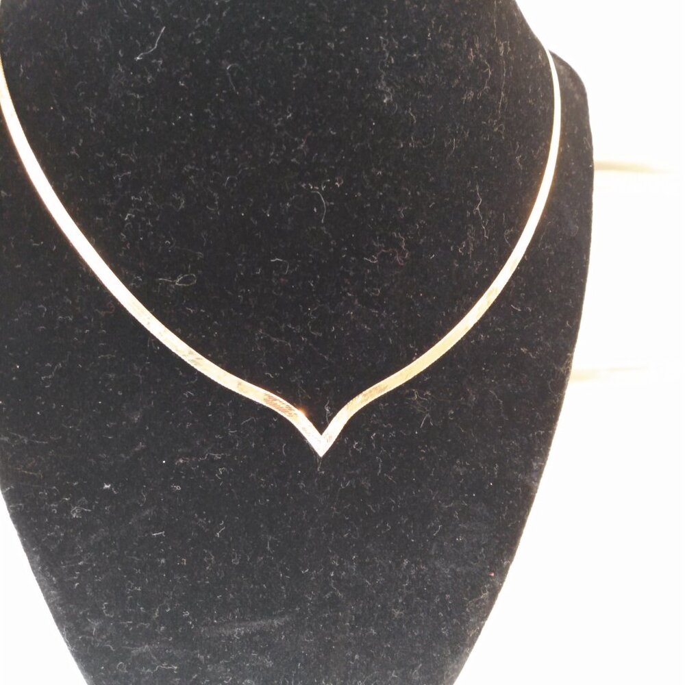 Beautiful solid 14kt gold, Chevron herringbone necklace.